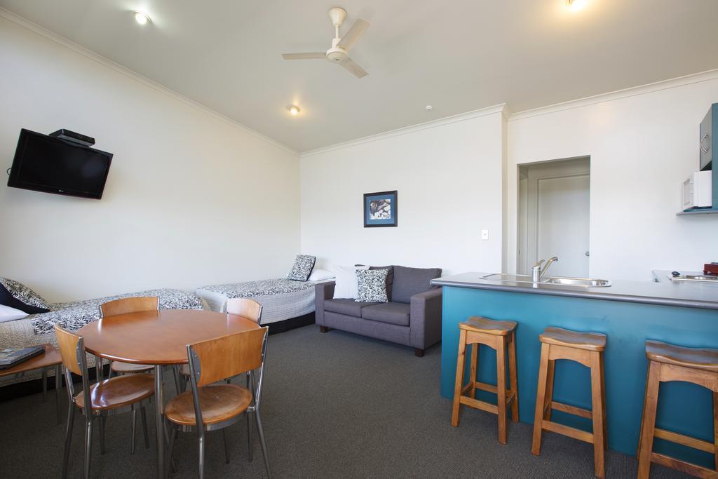 Beach House Motel Papamoa Esterno foto